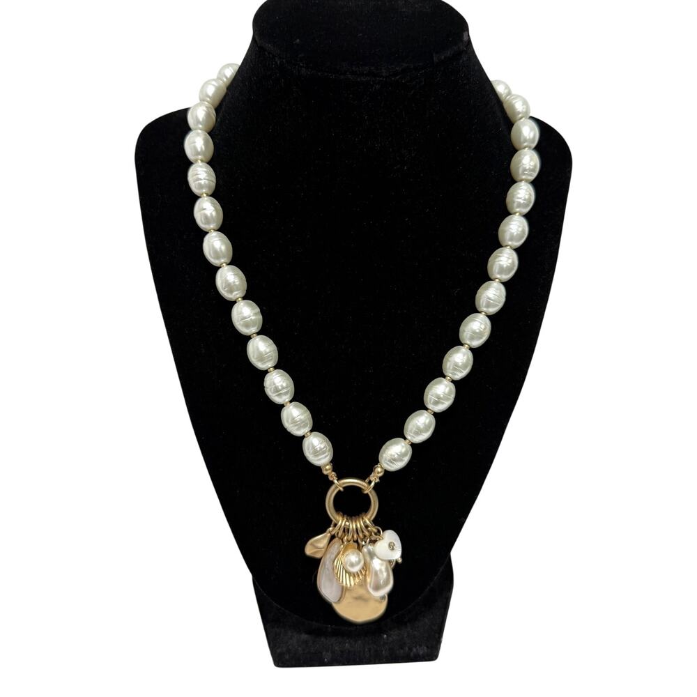 Unbranded Fashion Faux Pearls Gold Oyster Pendant Necklace Chunky Costume